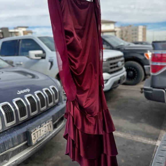 Elegant Burgundy Evening Dress - Picture 5 of 5